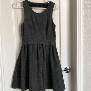 Cute little pocketed dress! Cutout in back, lined